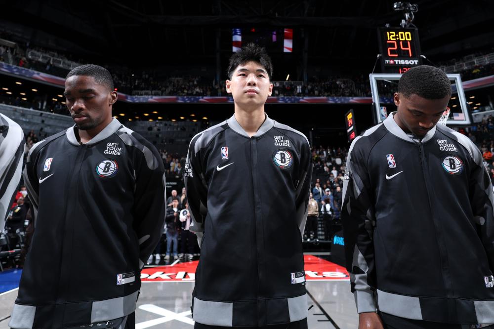 首秀掀起足 首秀掀起足