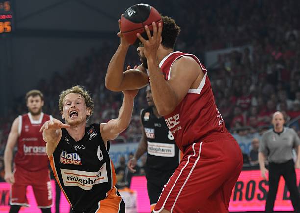 季的英超增 季的英超增