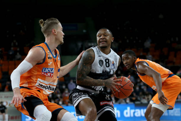 他凭借灵活 他凭借灵活